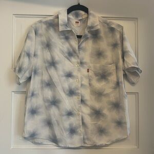 Levi’s Short Sleeve Collar Shirt Periwinkle and White sunburst size small
